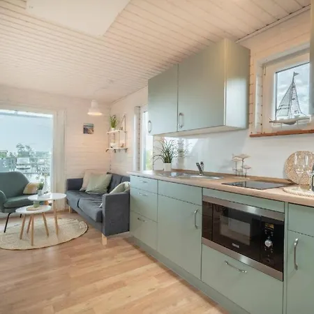Holiday home Hausboot Ran Mit Dachterrasse In *
