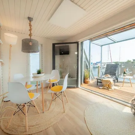 Holiday home Hausboot Ran Mit Dachterrasse In Schleswig