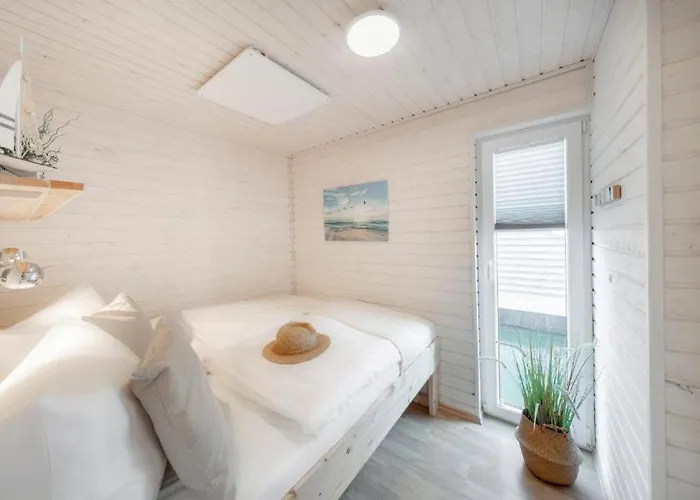 Hausboot Rán Mit Dachterrasse In Schleswig